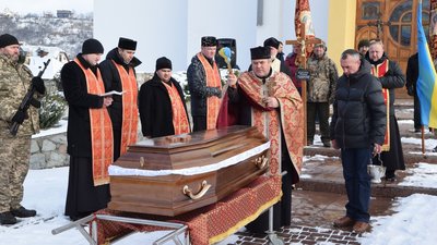 Сьогодні на Тернопільщині попрощаються із Героєм, котрий загинув біля Бахмута. ФОТО
