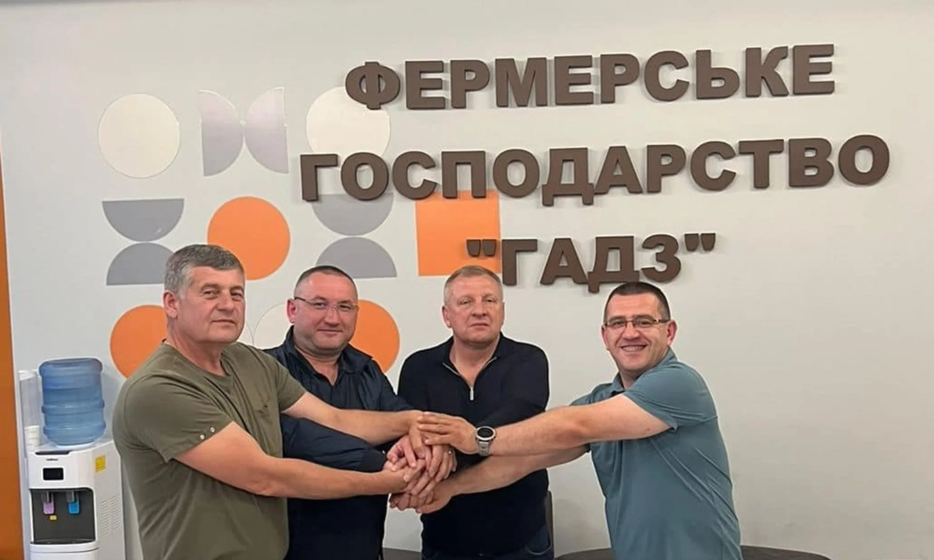 Фермерське господарство "ГАДЗ" на Бучаччині відвідали гості з аграрного комітету. ФОТО