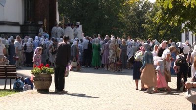 Понад тисяча людей: до Почаївської лаври знову йдуть прихильники московського патріархату