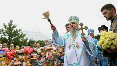 У єдиному в Україні храмі-пантеоні відбулася всеукраїнська проща родин загиблих захисників. ФОТО