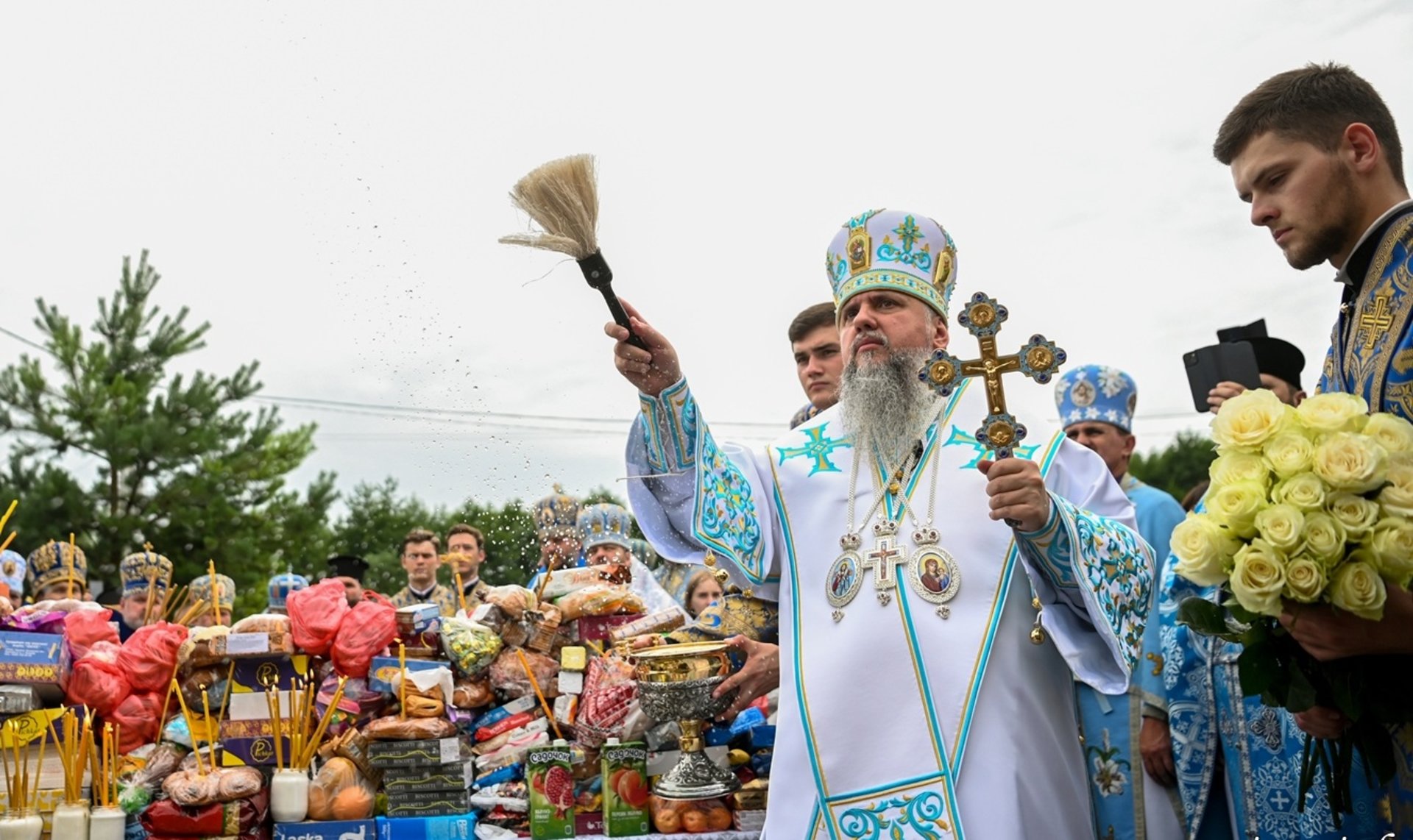 У єдиному в Україні храмі-пантеоні відбулася всеукраїнська проща родин загиблих захисників. ФОТО