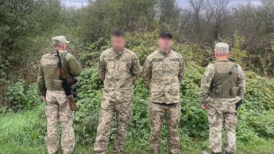 Мешканець Тернопільщини намагався втекти через кордон, вдягнувши військову форму