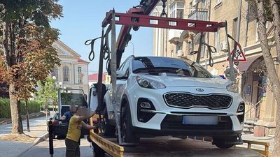 За липень у Тернополі  евакуювали 72 автомобілі, припаркованих з порушеннями