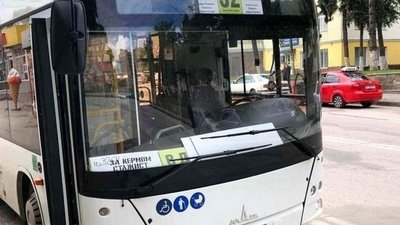 Напередодні свят у Тернополі збільшено кількість рейсів до кладовищ