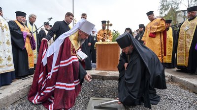 Митрополит Епіфаній освятив наріжний камінь під майбутнім кафедральним собором. ФОТО