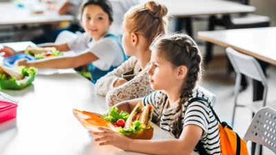 На Тернопільщині планують збільшити доступність безкоштовного харчування для школярів