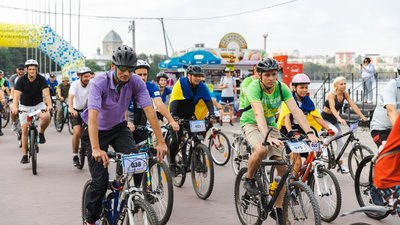 Тернополяни крутили педалі, аби підтримати Збройні Сили. ФОТО