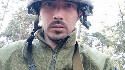 Зі сльозами і на колінах: на Тернопільщині зустріли тіло Героя Назара Мялікгулиєва. ФОТО