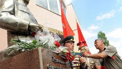 Комуністи відновлять пам’ятник Сталіну