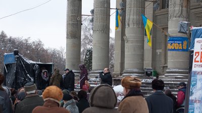 Де депутати, яких ми обирали? Чому їх не було у перших рядах на Грушевського?