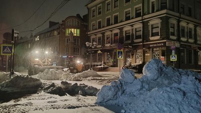 Вночі у Тернополі на розчищенні снігу працювало 22 одиниці спецтехніки