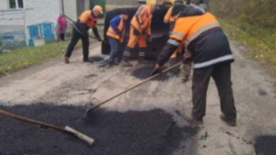 У Чортківській громаді триває ямковий ремонт доріг