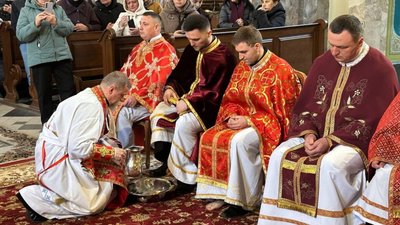 В архикатедрі Тернополя звершили чин умивання ніг