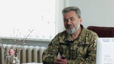 "Мушу йти на фронт, щоб не йшли мої діти": головний лікар з Тернополя понад рік рятує бійців на передовій