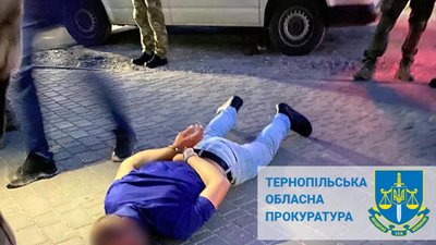 "Вибивали" 4000 доларів неіснуючого боргу: ще одну банду рекетирів спіймали на Тернопільщині