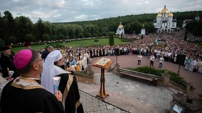 У Зарваниці проходить традиційна Всеукраїнська проща: молебень очолив Глава УГКЦ Святослав. ВІДЕО