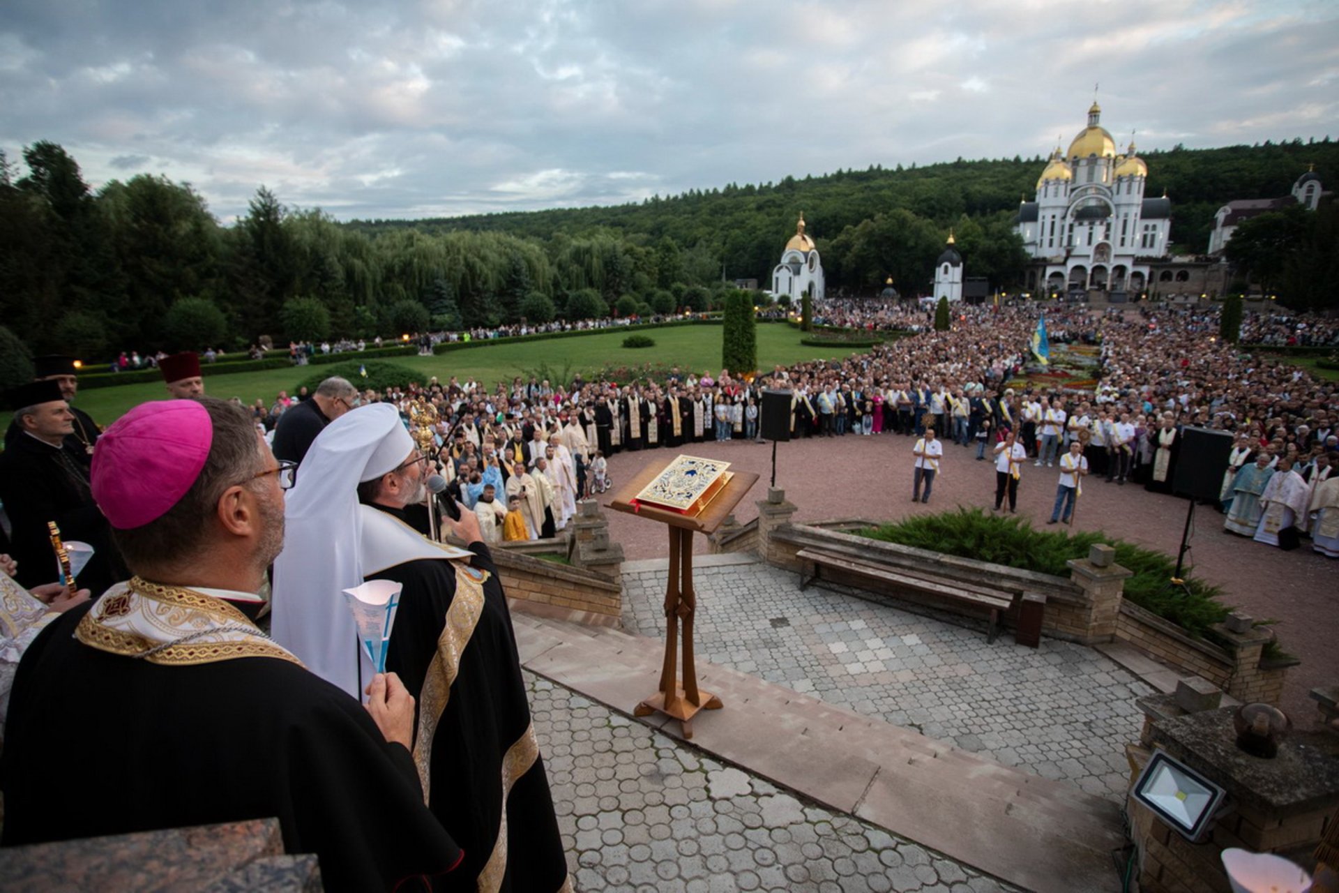 У Зарваниці проходить традиційна Всеукраїнська проща: молебень очолив Глава УГКЦ Святослав. ВІДЕО
