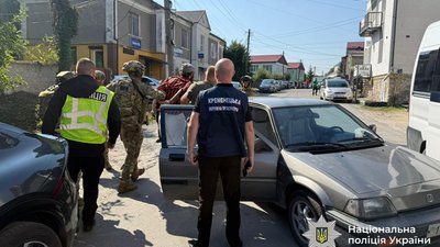 Масштабна спецоперація на Тернопільщині: затримали відразу кілька груп наркодилерів. ФОТО