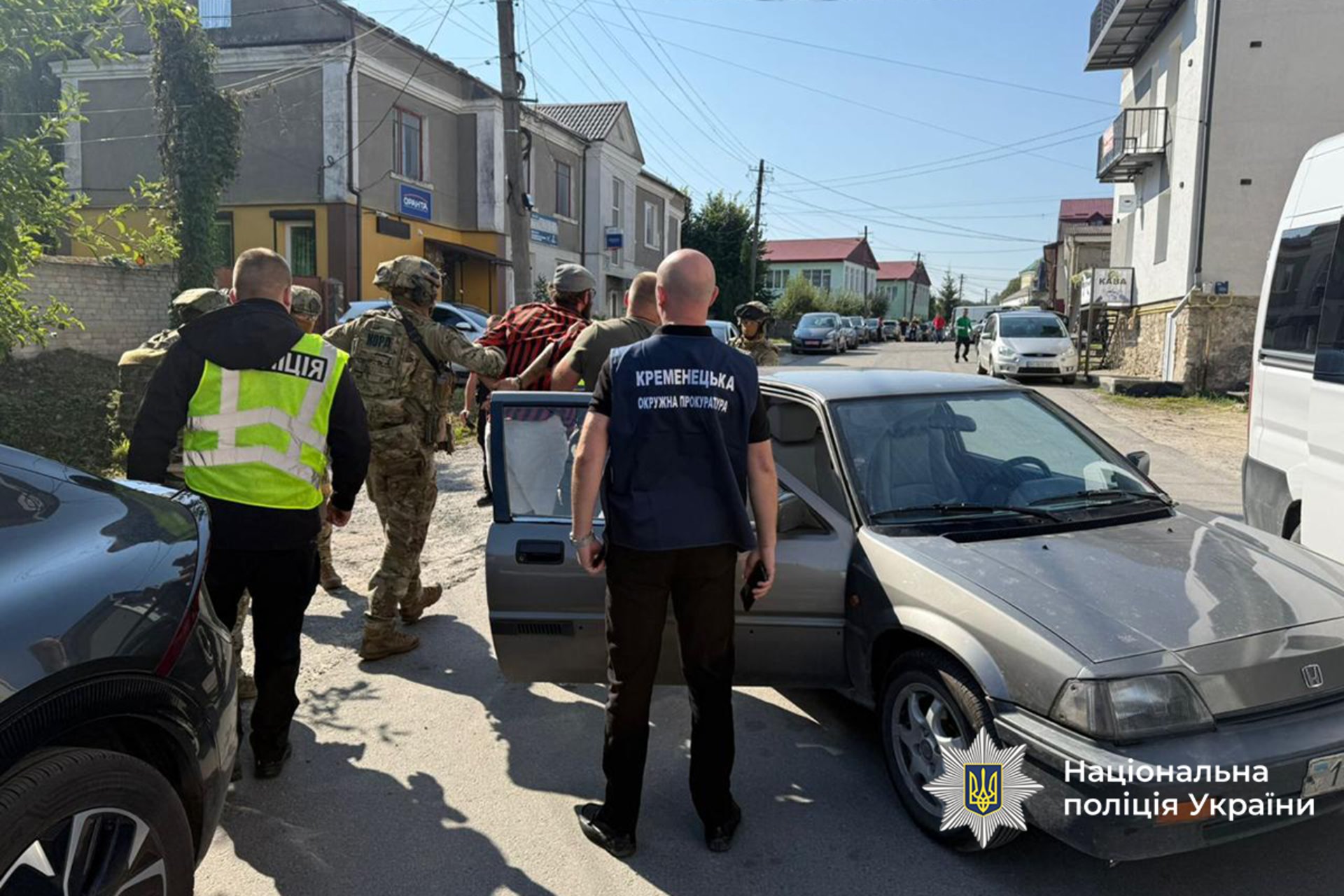 Масштабна спецоперація на Тернопільщині: затримали відразу кілька груп наркодилерів. ФОТО