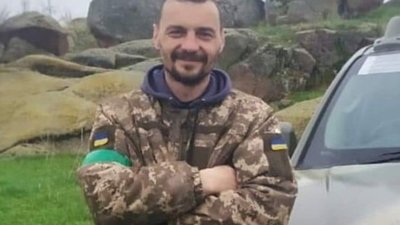 "Залишиться його щира, добра усмішка": на Тернопільщині прощаються із загиблим Героєм