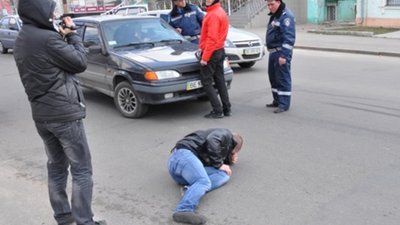 На виклик за номером "102" приїжджають... бандити!