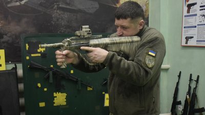 Військовий вишкіл організували у тернопільському коледжі. ФОТО