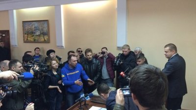 Автомайданівці поставили прокуратуру на місце