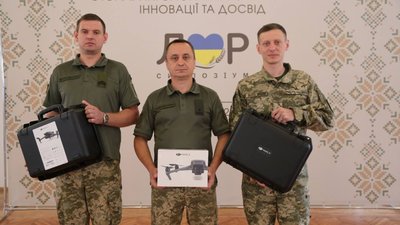 Тернопільські лікарі передали три дрони бійцям територіальної оборони