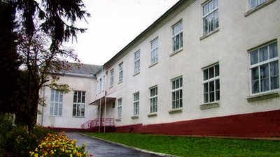 "Тихо і сумно": зворушливий допис на сторінці школи, яка вперше за двісті років не відчинила двері учням