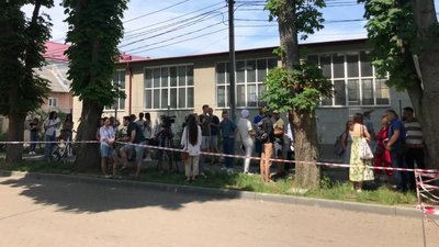 Тернополяни зібралися на акцію протесту проти добудови до Катедри. ВІДЕО