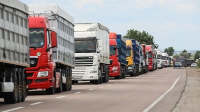 На Тернопільщині обмежили рух вантажівок