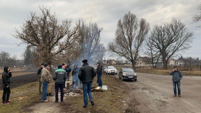 "Майдан" і блокпости: на Тернопільщині протестують проти розміщення евакуйованих з Китаю українців