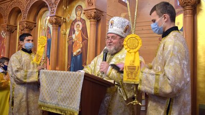 "Народженням Свого Сина Бог хоче сказати: «Я – поруч»", – різдвяне послання Архиєпископа Василія Семенюка