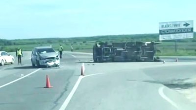 Пасажирський автобус зіткнувся з автомобілем і перекинувся: жахлива ДТП біля Тернополя. ВІДЕО