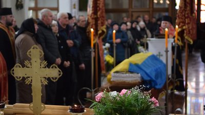 "Чотири місяців сліз, тривоги і горя": у Чорткові попрощалися із бійцем, котрий загинув ще на початку вересня. ФОТО
