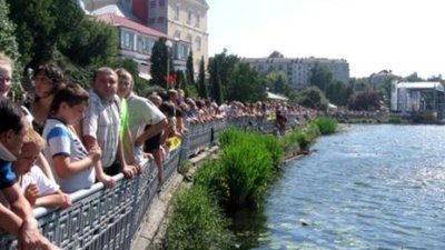 Глядачів водних перегонів пустять в технічну зону