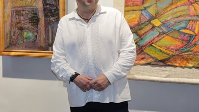 Митець з Івано-Франківська презентував три художні мови в одній виставці