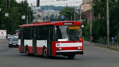У Тернополі тимчасово не курсуватиме один із тролейбусів: вийшов з ладу кабель