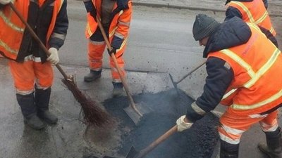 У Тернополі латають ями на дорогах: відомо, де саме