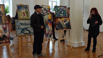 Героїчні сюжети і лірика: відомий художник і педагог презентував персональну виставку. ФОТО