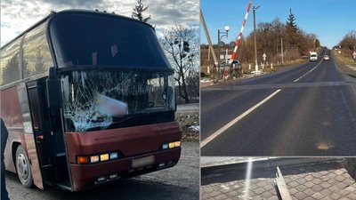 Водій автобуса збив шлагбаум і "проскочив" через залізничний переїзд. ФОТО