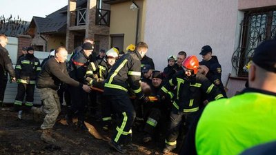 У приміському селі під час будівельних робіт трагічно загинув робітник