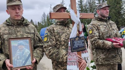 Повернувся з-за кордону, аби захищати Україну: у Тернополі попрощалися із загиблим бійцем Валерієм Казмірчуком. ФОТО, ВІДЕО