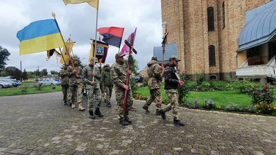 Одним з перших став на захист Батьківщини: на Тернопільщині попрощалися із Юрієм Лопушанським. ФОТО