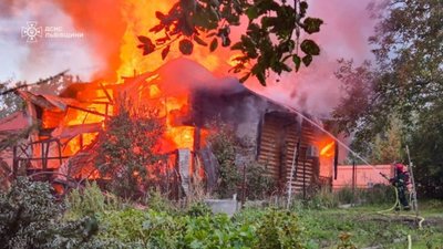 Пошкоджено десятки будинків, загинула людина: наслідки нічного удару по Львову. ФОТО