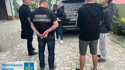 Обіцяв "відмазати" від армії за 6 000 доларів: будуть судити посередника