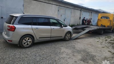 П'яний кермувальник без документів пошкодив два автомобілі - свій і чужий. ФОТО