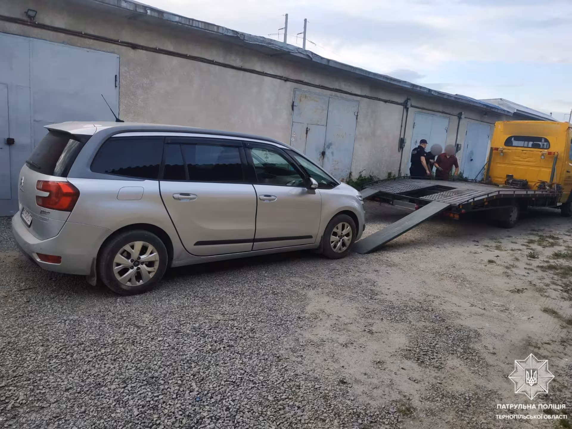 П'яний кермувальник без документів пошкодив два автомобілі - свій і чужий. ФОТО