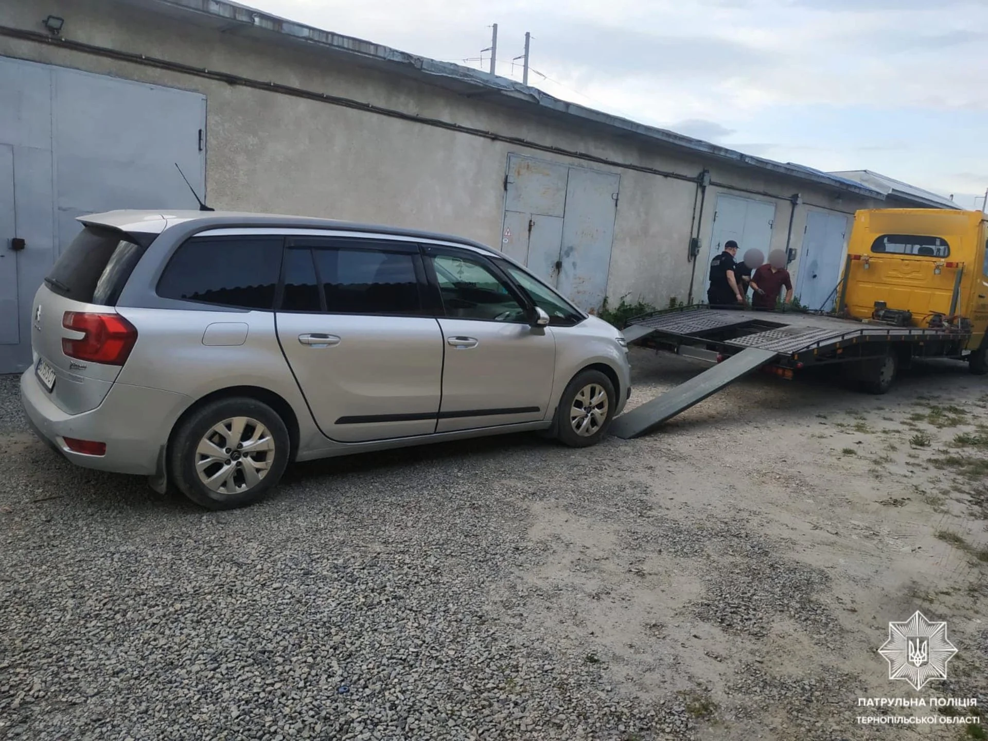 П'яний кермувальник без документів пошкодив два автомобілі - свій і чужий. ФОТО