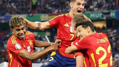 Євро-2024. Півфінал 1: із галльських півнів пір'я полетіло...